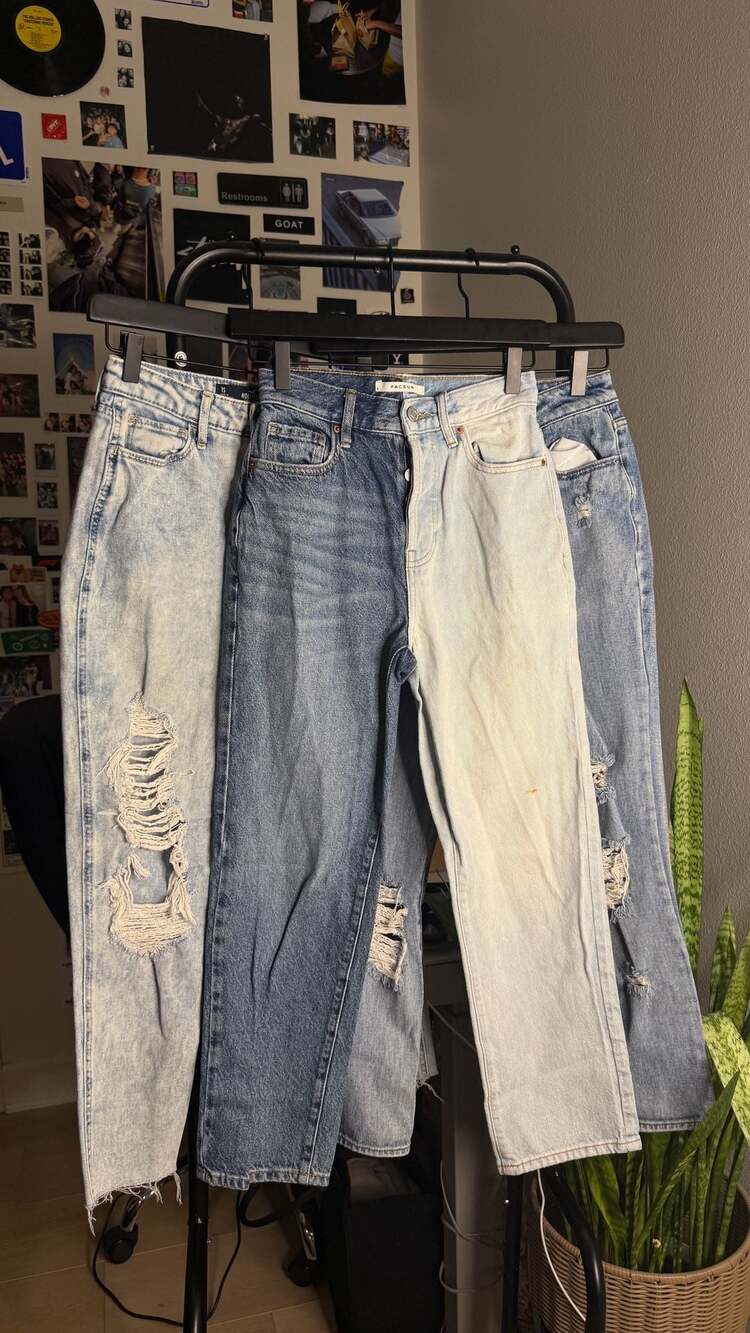 bundle of 3 different jeans Pacsun and Holister